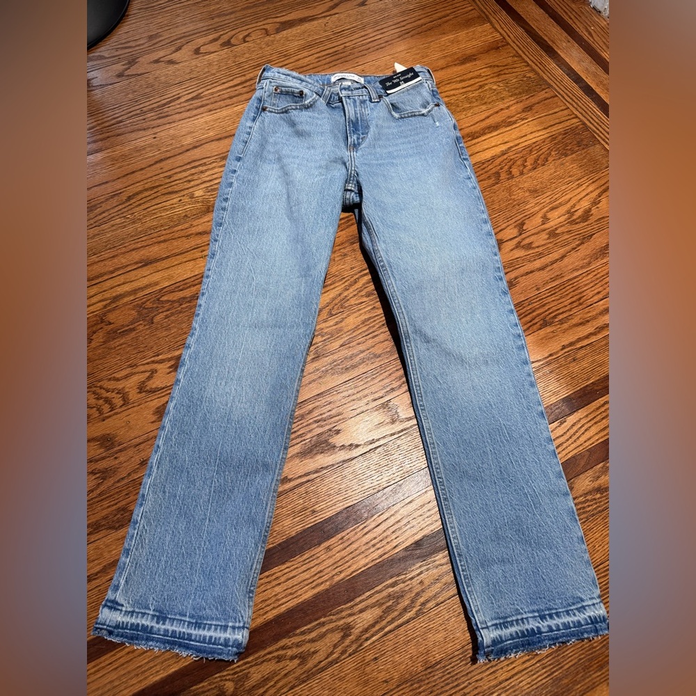 Abercrombie & Fitch The ‘90s Straight Mid Rise Curve Love